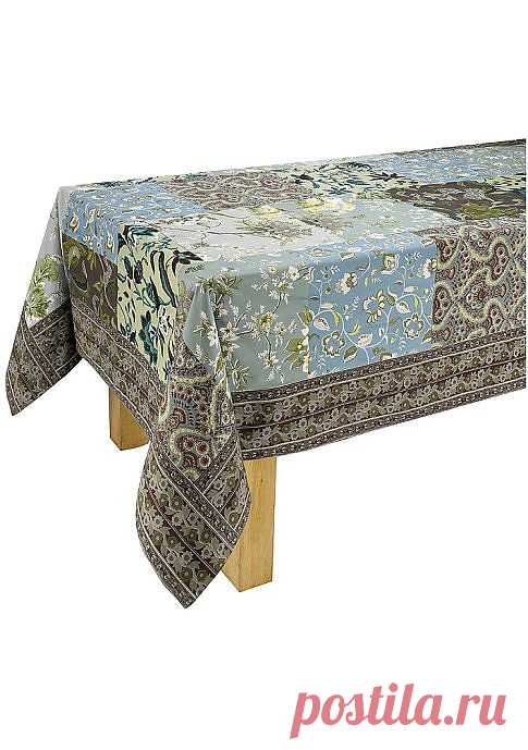 Элегантный декор в стиле пэчворк: сочетание цветочного принта и рисунка пейсли.