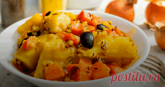 Картофель тушеный по-индийски
Ингредиенты (на 3-4 порции):
Основные:
2 средние картофелины (около 400 г) — нарезать кубиками 2-3 см
1 небольшая головка цветной капусты (около 400 г) — разобрать на соцветия
1 луковица — мелко нарезать
2-3 зубчика чеснока — измельчить
Кусочек свежего имбиря (2-3 см) — измельчить
1-2 зеленых перца чили (по желанию, для остроты) — мелко нарезать
2-3 ст.л. растительного масла (лучше горчичного или гхи)
Соль по вкусу