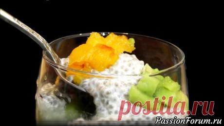 ЧАРОДЕЙСКИЙ ДЕСЕРТ - запись пользователя Голодный Мужчина (Сергей) в сообществе Болталка в категории Кулинария Это - чиа-пудинг. Или же десерт из семян чиа. Не пугайтесь, а просто спросите 100 грамм этих семян на развес в ближайшем киоске с сухофруктами. Заливайте их водой, соком, молоком коровьим/миндальным/кокосовым/овсяным - всем чем захотите.