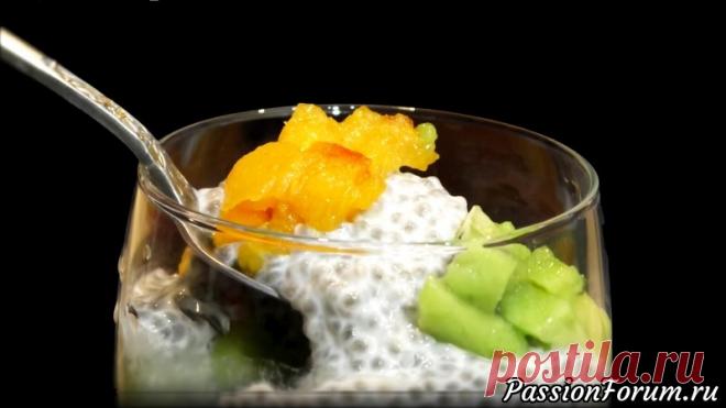 ЧАРОДЕЙСКИЙ ДЕСЕРТ - запись пользователя Голодный Мужчина (Сергей) в сообществе Болталка в категории Кулинария Это - чиа-пудинг. Или же десерт из семян чиа. Не пугайтесь, а просто спросите 100 грамм этих семян на развес в ближайшем киоске с сухофруктами. Заливайте их водой, соком, молоком коровьим/миндальным/кокосовым/овсяным - всем чем захотите.