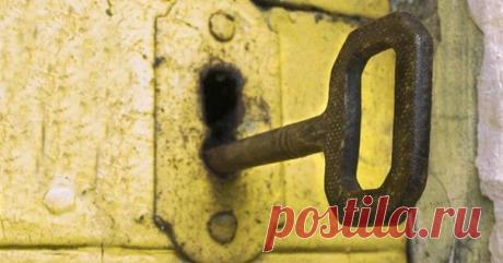 СЛОВА-ПАРОЛИ

Например, чтобы найти потерянный предмет, нужно повторять вслух или про себя краткое утверждение: «ВМЕСТЕ ОБРЕСТИ СЕЙЧАС».
Слово ВМЕСТЕ объединяет сознание и подсознание.
Слово ОБРЕСТИ – ключевое слово.
Показать полностью…