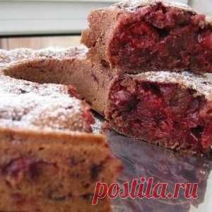 Постный вишнево-шоколадный кекс