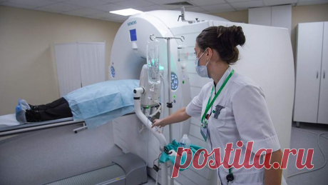 Онколог назвал главный признак наличия ракового заболевания Кровянистые выделения должны насторожить человека, при их обнаружении нужно немедленно обследоваться. Об этом во вторник, 28 декабря, заявил главный внештатный онколог Минздрава России, генеральный директор НМИЦ радиологии ведомства, директор МНИОИ имени П.А. Герцена Андрей Каприн в время пресс-конференции в МИЦ «Известия».По словам врача, кровянистые выделения, наблюдаемые в моче и в кале, а также из сосков должн...