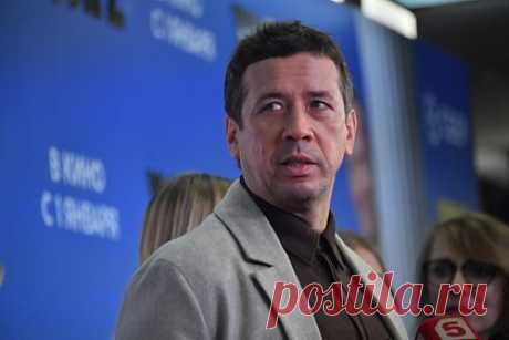 Известный российский актер назвал лучший город. Российский актер Андрей Мерзликин заявил, что считает Москву лучшим городом. Свое мнение он высказал в интервью «Мосленте». Артист, выросший в Подмосковье в маленьком поселке Ткацком, переехал в столицу после поступления в институт. Он отметил, что за 30 лет жизни в мегаполисе привык к нему и даже подружился с ним.