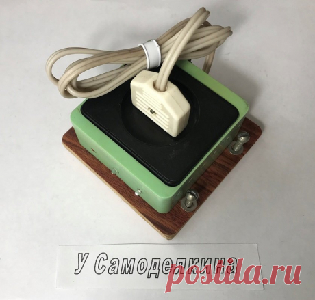 Универсальный индикатор для розетки Универсальный индикатор для розетки (далее просто УИР ) является устройством, повышающим удобство пользования электророзетками – источниками сетевого напряжения ~ 230 Вольт. Во-первых, УИР указывает местоположение розетки свечением белого СДИ (светодиодного индикатора), что очень удобно в темноте.
