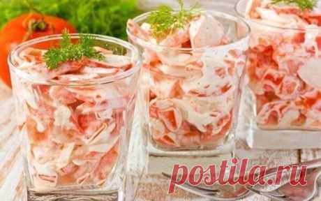 Салат с крабовыми палочками и помидорами