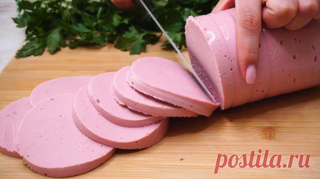 Расскажу как готовлю домашнюю колбасу без специальных приспособлений, без заморочек, легко и быстро. Подходит для жарки, например с яичницей.
Вареная колбаса чесночная, не по госту. Специальных приспособлений нам не понадобится. Все просто до безобразия, смотрите сами. Вкус у такой колбасы, конечно, не похож на вкус привычной нам колбасы, которая продается в магазине, но к завтраку подойдет отлично. Мне она по вкусу напоминает паштет.
Рецепт:
Курица -1шт.
Чеснок -2-4зуб.
Б...