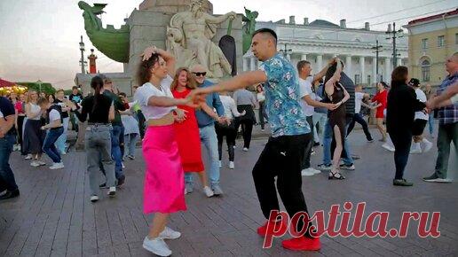 Магия танца на Стрелке Васильевского острова - волшебство белых ночей Петербурга 🌙💃🕺 | Путешествия петербуржца. Петербург и  не только | Дзен