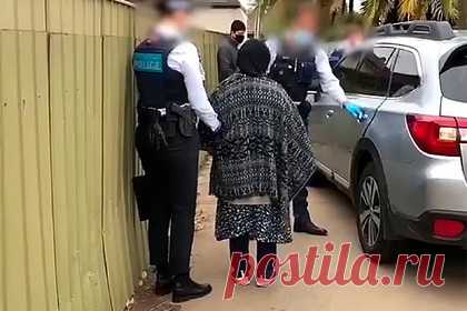 В Австралии женщина продала дочь водителю такси. В Австралии женщина из Афганистана предстала перед судом по обвинению в продаже дочери водителю такси, который впоследствии жестоко убил девушку. По данным следствия, 45-летняя Сакина Мухаммад Джан получила от водителя Uber Мохаммеда Али Халими плату в размере 15 тысяч долларов, после чего принудила дочь к браку.