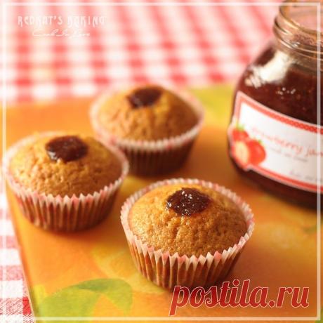 Как приготовить сливочные маффины с клубничным джемом - рецепт, ингридиенты и фотографии