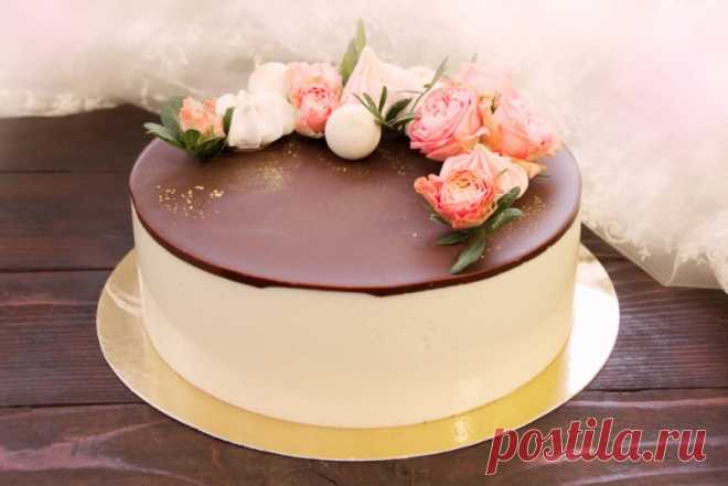 Птичье молоко: рецепт с фото от Шефмаркет Кто помнит вкус популярного десерта из 80-х Птичье молоко, рецепт торта обязательно приготовит в домашних условиях.