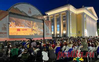 В Кирове стартовали кинопоказы в рамках фестиваля "На семи холмах". Они бесплатные и проводятся под открытым небом, рассказали в министерстве культуры региона