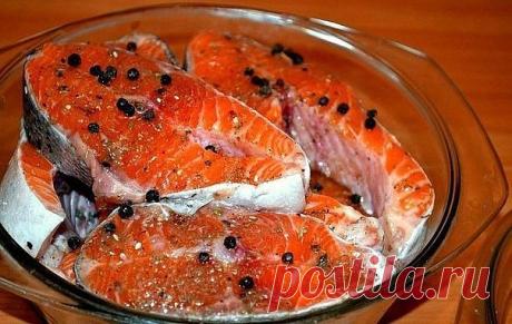 Солим рыбу вкусно! (разную рыбу)

Рыбу, приготовленную таким способом, можно кушать уже через 2 часа. Но еще вкусней она получится, если постоит немного в холодильнике и пропитается маслом. Вы берите рыбку на свой вкус.

Потребуется:
-2 рыбки
-лук по вкусу (его можно побольше, очень вкусный)
-вода комнатной температуры 400 мл
-соль 2 столовых ложки без горки
-масло подсолнечное (можно с запахом, кому нравится) 200 мл
-лавровый лист 3 штуки
-гвоздика 3 штуки
-перец горошком...