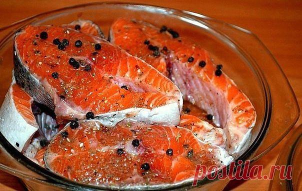 Солим рыбу вкусно! (разную рыбу)

Рыбу, приготовленную таким способом, можно кушать уже через 2 часа. Но еще вкусней она получится, если постоит немного в холодильнике и пропитается маслом. Вы берите рыбку на свой вкус.

Потребуется:
-2 рыбки
-лук по вкусу (его можно побольше, очень вкусный)
-вода комнатной температуры 400 мл
-соль 2 столовых ложки без горки
-масло подсолнечное (можно с запахом, кому нравится) 200 мл
-лавровый лист 3 штуки
-гвоздика 3 штуки
-перец горошком...