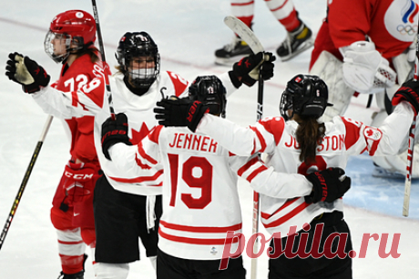 Российские хоккеистки проиграли Канаде на Олимпиаде в Пекине. Женская сборная России по хоккею проиграла команде Канады на групповом этапе олимпийского турнира-2022 в Пекине. Встреча прошла 7 февраля и завершилась со счетом 6:1 в пользу канадок. У россиянок единственную шайбу забросила Анна Шохина. На счету России теперь одна победа и два поражения.