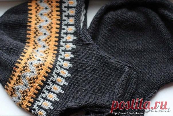 Шапка с ушками жаккардом.
Вязали так же? Поделитесь в комментариях.
#шапка_жаккард@knit_man, #шапка_спицами@knit_man

Размеры шапки: (XXS-S)M-L(XL-XXL)

Материалы: пряжа Sandnes Peer Gynt (100% шерсть, 91 м/50 г) по 50 г черного, белого/серого и серого/оранжевого цветов, короткие круговые спицы № 3 и № 3,5, крючок № 3.

Описание работы: Начинайте вязать с «ушек». Для одного «ушка» наберите на спицы № 3,5 черной нитью (7)7(9) п. Вяжите лиц. гладью, прибавляя по 1 п. с каждо...