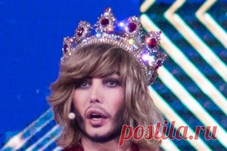 Стилист Зверев вычеркнул приемного сына из завещания. В настоящее время молодой человек живет в Коломне и работает в местном Доме культуры.