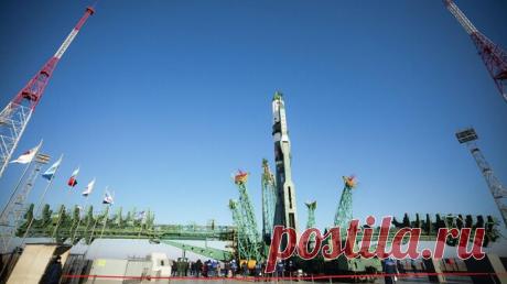 Ракету с кораблем "Союз МС-29" установили на стартовый стол на Байконуре