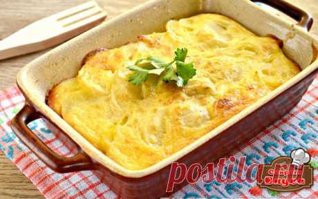 Изумительная картофельная лазанья на горячее

 Ингредиенты:

мясной фарш - 600-700 гр.
головка лука
томаты - 2-3 шт.
твердый сыр - 150-200 гр.
сметана - 200-250 гр.
чеснок - 2-3 зубчика
картофель - 600-700 гр.
соль
перец, специи