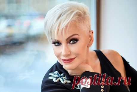 Звезда 80-х годов рассказала о жизни в Петербурге. Известная российская джазовая и эстрадная певица, звезда 1980-х годов Ирина Понаровская рассказала, что на данный момент проживает в Кировском районе Санкт-Петербурга и считает этот район «немного пролетарским». Артистка поделилась подробностями в беседе с Teleprogramma.pro.