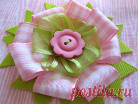 Bow Tutorial Well, after wrestling for 2 hours with the Adobe Illustrator that I downloaded for a free 30-day trial, I have...