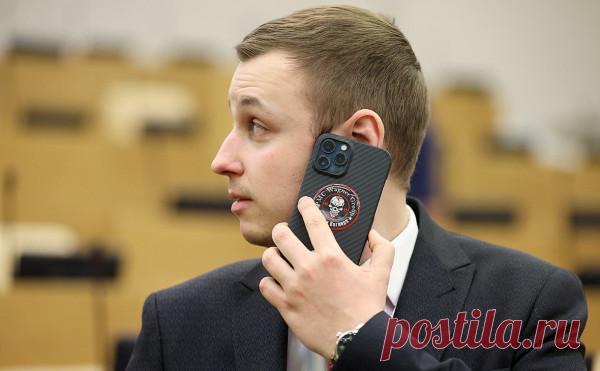 Кого Госдума лишала депутатской неприкосновенности и мандата. Фотогалерея. Госдума досрочно прекратила полномочия двух депутатов — члена фракции ЛДПР Василия Власова и представителя «Справедливая Россия — За правду» Вадима Белоусова. Парламентариев лишили мандата из-за неисполнения депутатских обязанностей: они не появлялись на заседаниях профильных комитетов более 30 дней. Белоусов до этого момента сохранял статус депутата, несмотря на вступивший в силу приговор и объявление его в розыск. РБК…