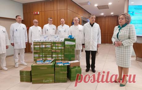 Матвиенко передала материалы для перевязки раненых Военно-медицинской академии Петербурга. Председатель Совета Федерации посетила клинику военно-полевой хирургии, пообщалась с проходящими там лечение участниками специальной военной операции и пожелала им скорейшего выздоровления