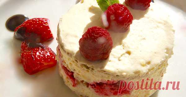 «Торт-пирожное Эстерхази на Песах и просто так...»

Автор варианта приготовления © Анна Маркова
Эстерхази - одно из самых вкусных пирожных в мире. Придумали его в Австро-Венгрии в конце XIX века, и с тех пор оно победно шествует по кухням разных народов, включая еврейскую. Почему-то среди евреев его чаще всего готовят французские – в их кондитерских оно всегда занимает почётное место на главных витринах вместе с традиционными эклерами и тарталетками.
Однако лучше всего эст...