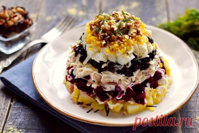 Саалат "Графский" с черносливом и орехами | Рецепты салатов и вкусняшек | Яндекс Дзен