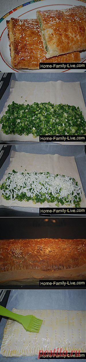 Кулинарные рецепты Луковый пирог - пошаговый фоторецепт - пирог из слоеного теста с луком