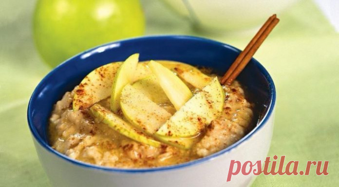 Овсяная каша с яблоками — отличный вариант для завтрака