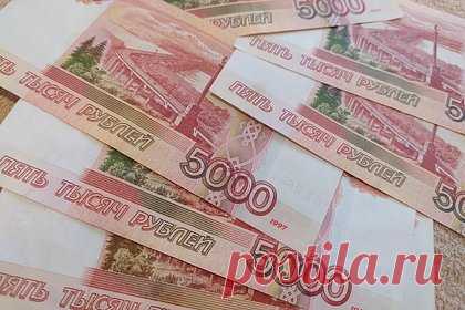 Росстат оценил уровень бедности в России за 2022 год. Росстат оценил уровень бедности в России за 2022 год. Согласно новым данным, в прошлом году за чертой бедности находилось 14,3 миллиона граждан страны, или 9,8 процента населения. Это на один миллион человек ниже первоначальной оценки ведомства, опубликованной в марте 2023 года.