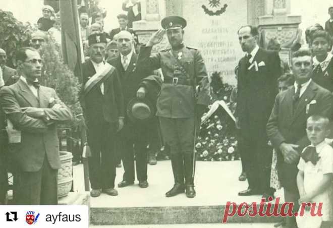 ՀՀ100 Մայիս28- -100 տարի առաջ…
1938 թ.-ին Բուլղարիայի Վառնա քաղաքում Հայաստանի Առաջին Հանրապետության անկախության 20-ամյակի տոնակատարության ժամանակ նկարված Գարեգին Նժդեհը: Չնայած 1920 թվականին Հայաստանն ընկել է Խորհրդային իշխանության տակ, Գարեգին Նժդեհը շատերի հետ միասին շարունակում էր իր հեղափոխական ջանադիր պաճքարը, երբեք չի կորցնում հավատը ազատ, անկախ եւ միավորված Հայաստանի վերականգնման նպատակը: Աղբյուր `Մայքլ Ա. Բաբայան