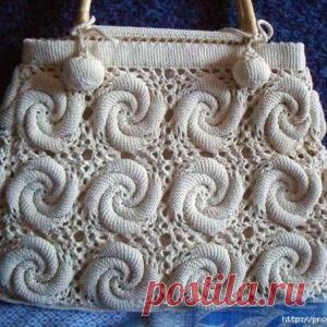 Сумка из объемных мотивов