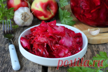 ВКУСНЕЙШАЯ Капусточка по-ГРУЗИНСКИ  Вся моя семья обожает такую капусту. Приготовьте, это Очень ВКУСНО. Ингредиенты: - кочан белой капусты, - свекла, - чеснок, - стручок горького перца, - чёрный горошком перец, - соль, - крутой кипяток Приготовление: 1. Режем кочан капусты кусками вместе с кочерыжкой, свеклу разрезаем...