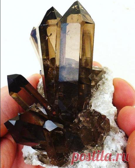 Дымчатый кварц
 Швейцария