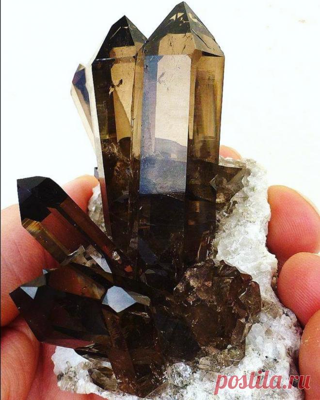 Дымчатый кварц
 Швейцария