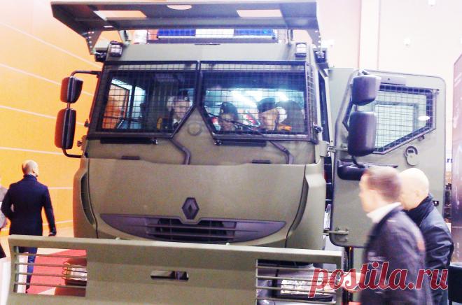 Веселые бантики в автозаке.
Кастинг новых водителей.