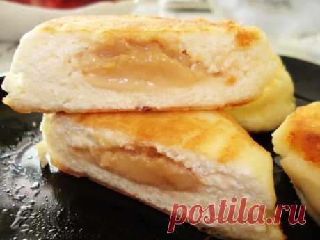 Сырники с вареной сгущенкой Ингредиенты:Творог — 500 гЯйца — 2 шт. Сахар — 6 ст. л.
Манная крупа — 6 ст. л. Вареная сгущенка — 0,3 банки Мука — для обваливания сырников Растительное масло — для жаркиПриготовление:1. Для начала необходимо приготовить...