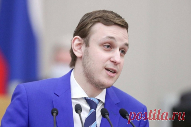 Экс-депутата Госдумы Власова исключили из ЛДПР. Власова осенью лишили мандата депутата за прогулы.