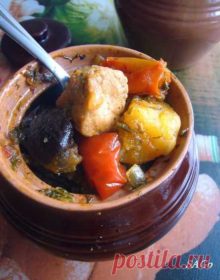 Свинина с овощами, запечённая в горшочке (почти чанахи)