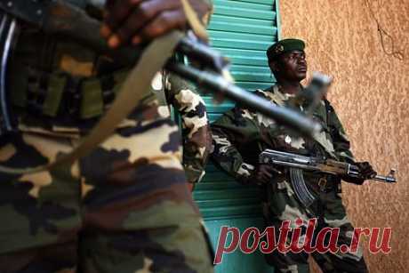 Названы склонные к госпереворотам в 2024 году страны. В некоторых странах Африки и Юго-Восточной Азии в 2024 году могут произойти государственные перевороты. Такое мнение в беседе с «Лентой.ру» высказал доцент кафедры европейского права МГИМО, директор Центра европейской информации Николай Топорнин. Он назвал государства, которые склонны к силовому сценарию смены власти.