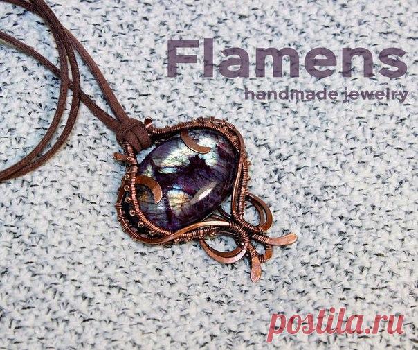 Кулон с загадочным лабрадором, медь патина, лакировка. Замшевый шнурок - длина регулируется. Работа в наличии. #_flamens_ #handmadejewelry #jewelry #handemade #copper #pendant #gift #labradorite #trade_handmade #star #magic #etsyshop #etsyjewelry #vintagestyle #instock