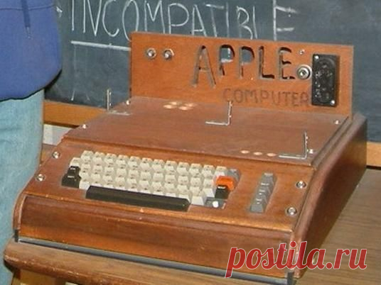 Стивен Пол Джобс (Steven Paul Jobs, 1955-2011) — американский инженер и предприниматель, сооснователь и исполнительный директор корпорации Apple Inc. Его считают одной из ключевых фигур в компьютерной индустрии, человеком, который во многом определил ее развитие.