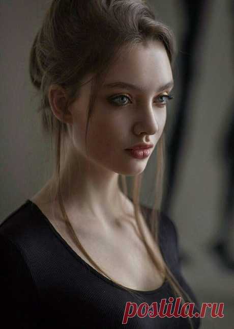 Beautiful female face photo
