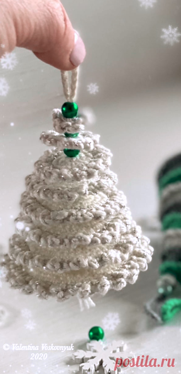 PDF Новогодняя Ёлочка крючком. FREE crochet pattern; Аmigurumi toy patterns. Амигуруми схемы и описания на русском. Вязаные игрушки и поделки своими руками #amimore - новогодняя ёлка, ёлочка к Новому году.