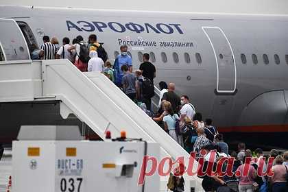 «Аэрофлот» разрешил пассажирам летать без масок. Российская авиакомпания «Аэрофлот» разрешила пассажирам летать без защитных масок с 17 марта. Отмечается, что масочный режим отменяется за исключением случаев, когда использование средств индивидуальной защиты является обязательным требованием аэропорта региона или страны назначения, куда выполняется рейс.