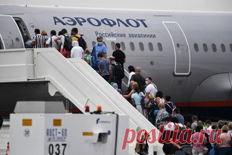«Аэрофлот» разрешил пассажирам летать без масок. Российская авиакомпания «Аэрофлот» разрешила пассажирам летать без защитных масок с 17 марта. Отмечается, что масочный режим отменяется за исключением случаев, когда использование средств индивидуальной защиты является обязательным требованием аэропорта региона или страны назначения, куда выполняется рейс.