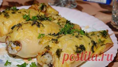 Кальмары, фаршированные рисом и грибами / Простые рецепты