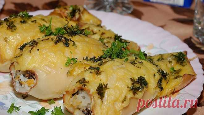 Кальмары, фаршированные рисом и грибами / Простые рецепты
